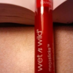 NWT NEW wet n wild LIP GLOSS BRILLANT A LEVRES